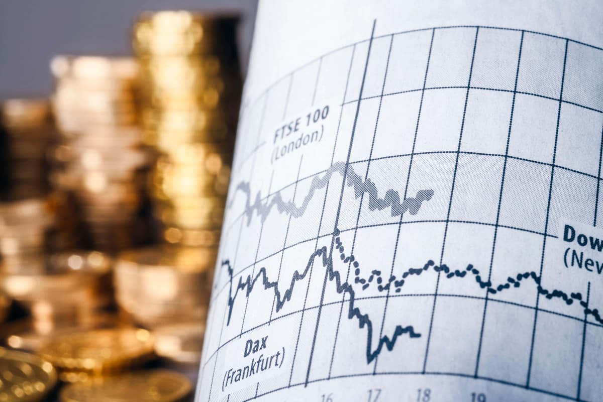 Gilts and pound suffer sell-off as market frets over Labour leadership