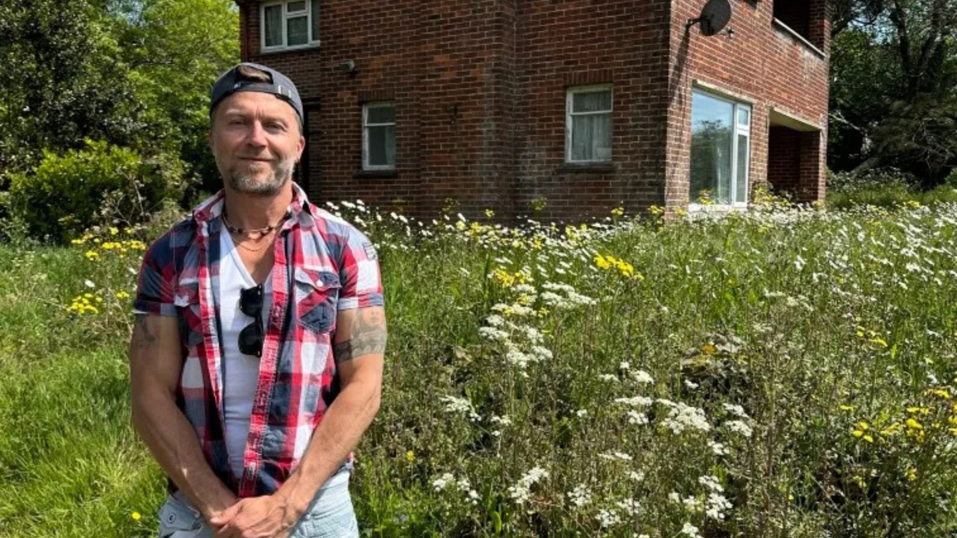 I made nearly £3k by dobbing in my neighbours and anyone can do it – now I’m taking my family on a dream holiday