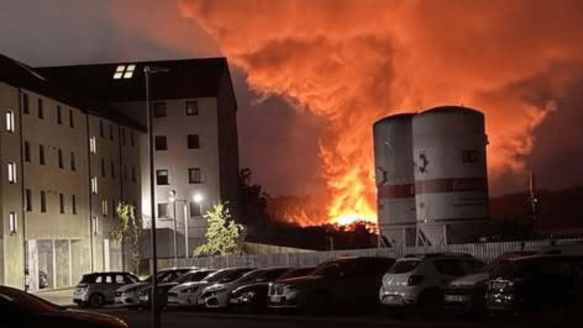 Huge fire engulfs building in Scots city as public warned to keep windows shut