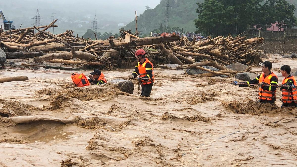 Flash flood kills 4, leaves 4 others missing in Vietnam
