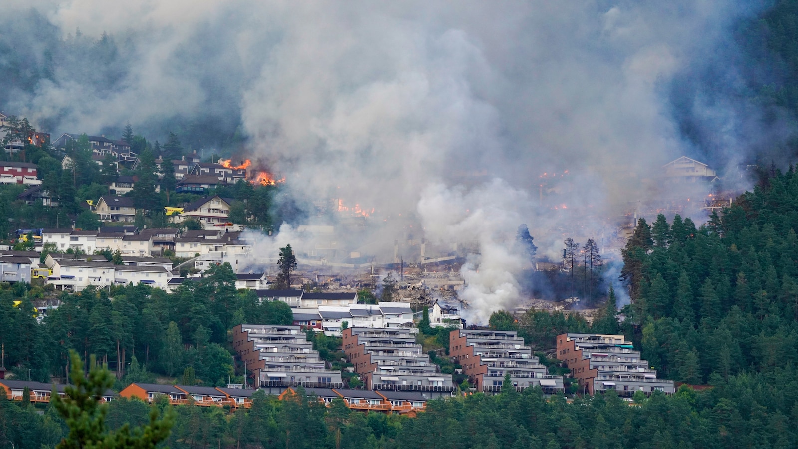 Massive fire destroys 100 homes in Norway and forces hundreds to evacuate