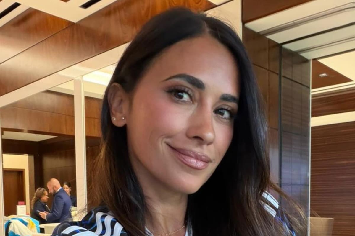 Pileta, lectura y relax: Antonela Roccuzzo mostró cómo se prepara para alentar a Messi en la final del Mundial