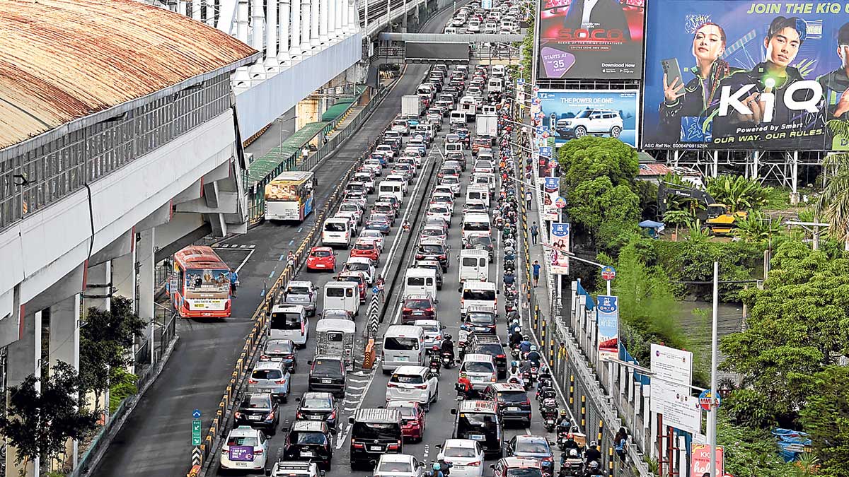 LTFRB imposes price cap on online taxi booking fees