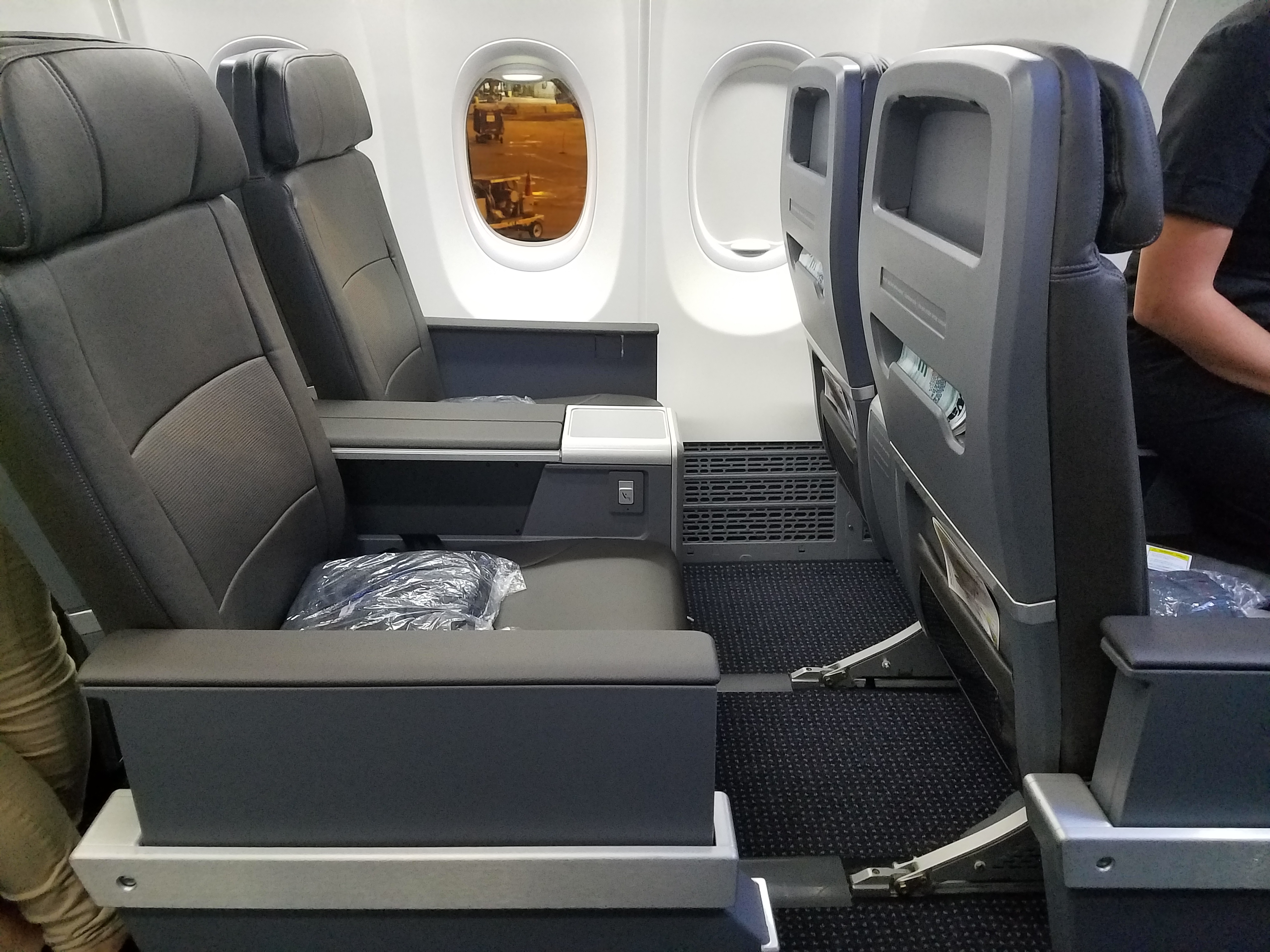 Dad Sits In Coach While His Daughters Fly First Class—Then Tries To Take A Stranger’s Seat Up Front