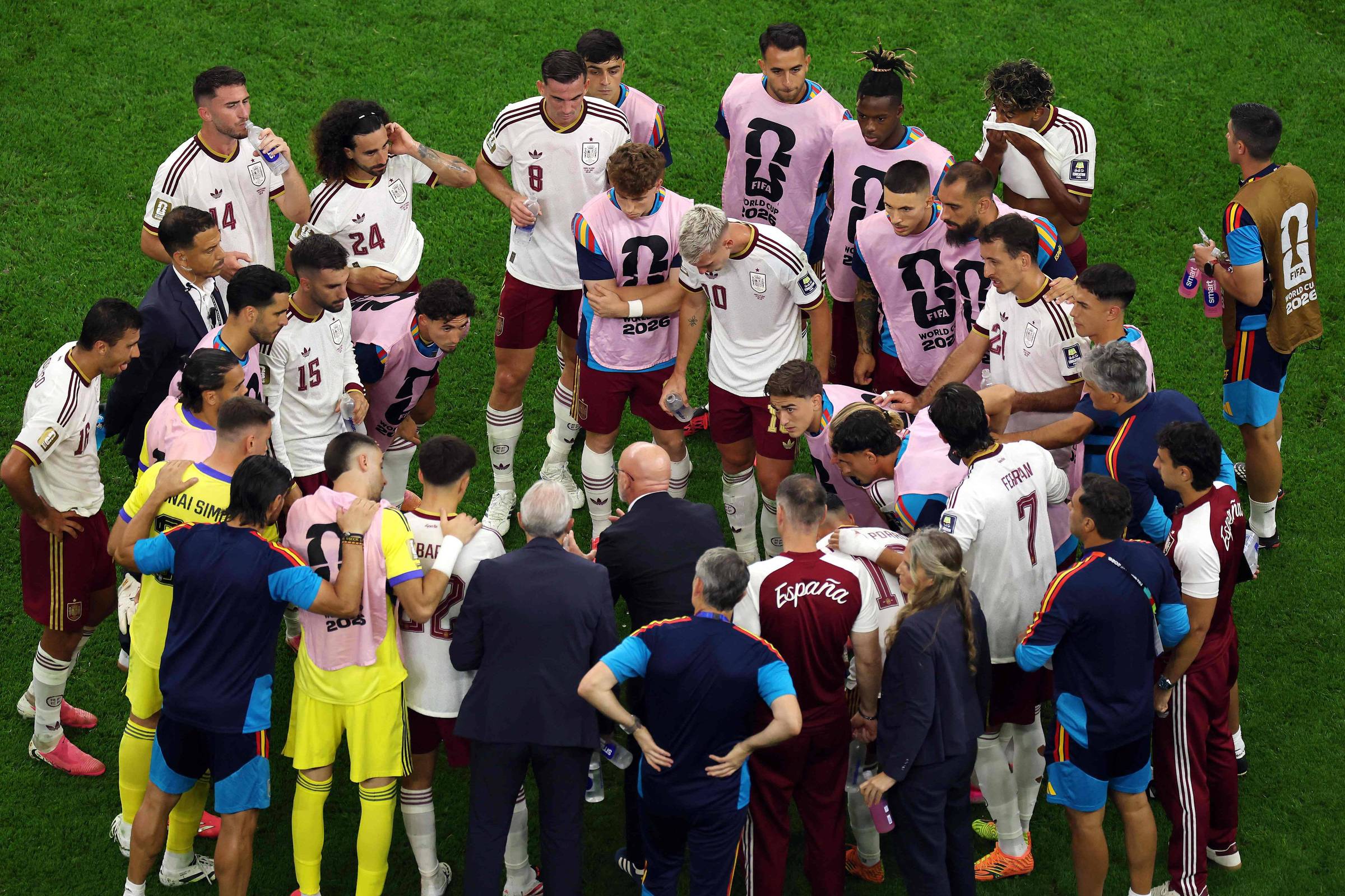 Fifa vai reavaliar pausa para hidrata��o ap�s cr�ticas na Copa, diz Wenger