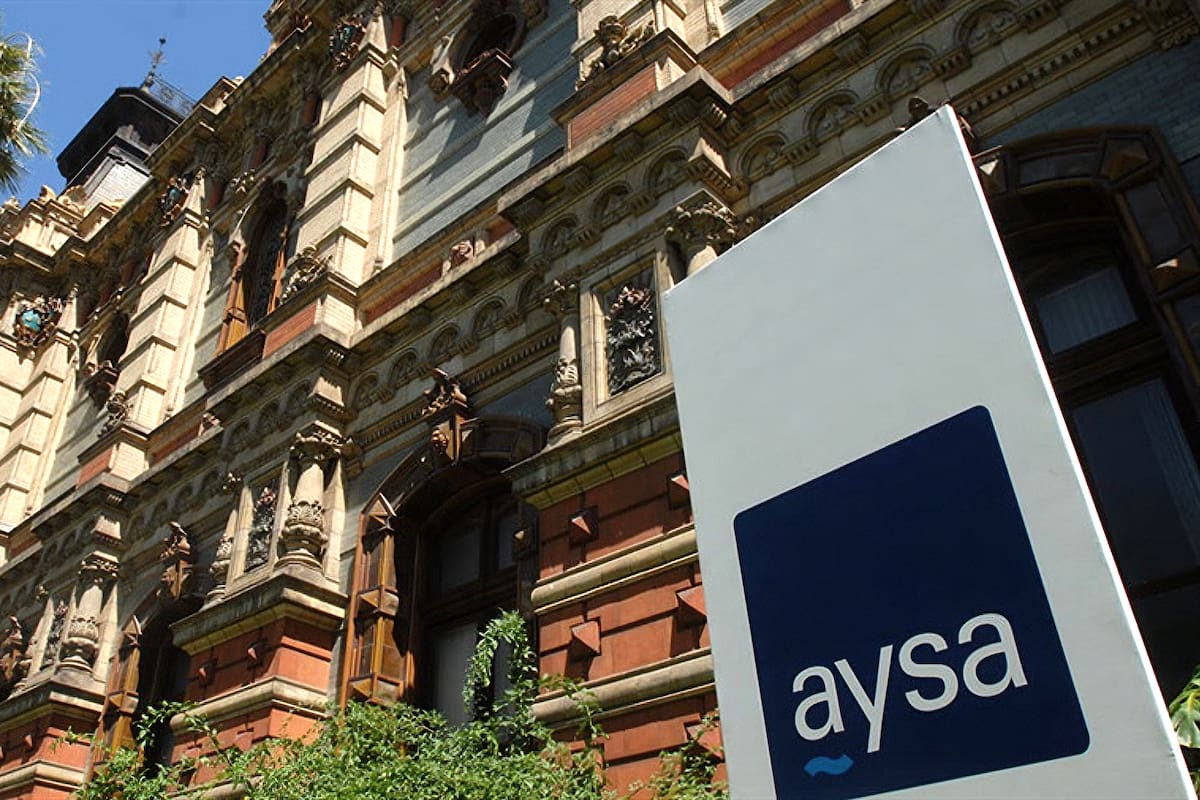 AYSA en venta: la privatización más grande y con un puñado de conocidos en la pelea por el agua de 14 millones de argentinos