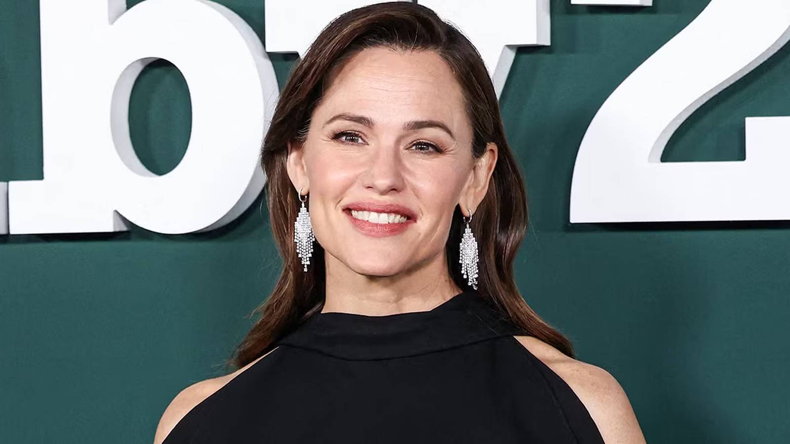 Jennifer Garner's New Series Is Officially a Summer Streaming Smash