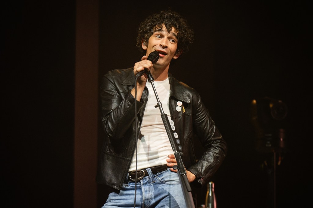 Matty Healy & Gabbriette’s Wedding Rehearsal, With a Cute Dip-Kiss, Spotted in Paparazzi Video
