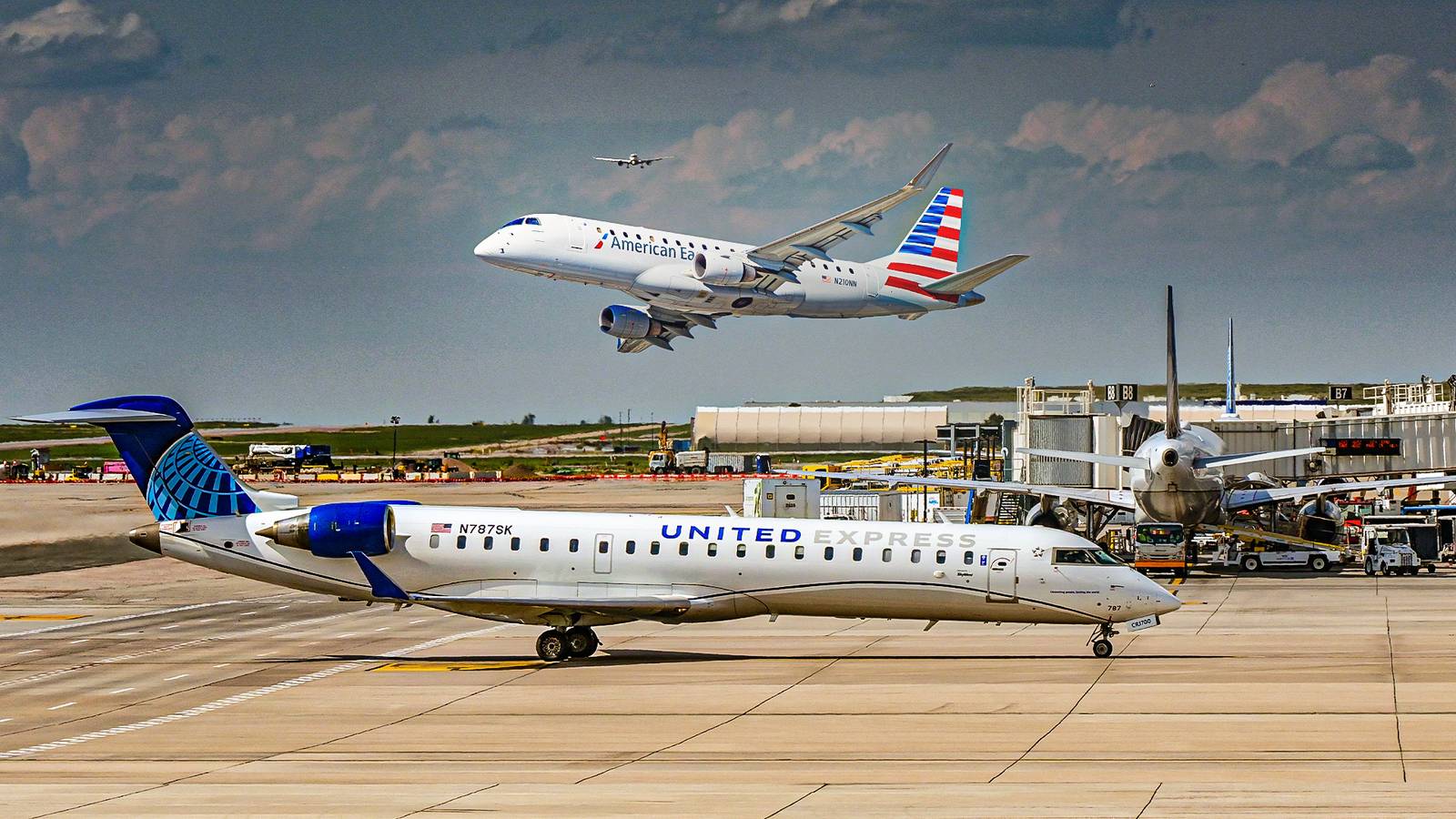 How American & United Airlines Are Turning 19-Year-Olds With Zero Flight Hours Into Branded Airline Pilots