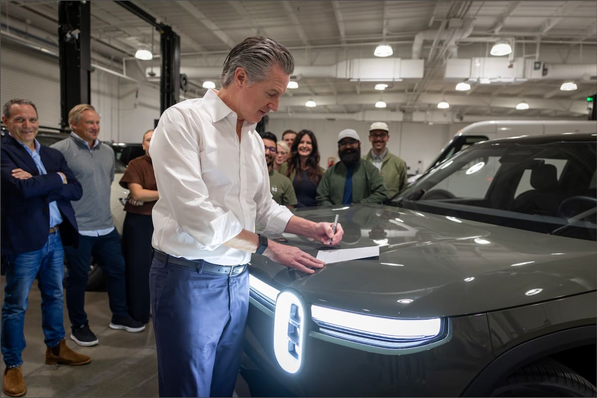Autos eléctricos más baratos en California: Newsom ofrece reembolsos instantáneos para quienes cumplan los requisitos