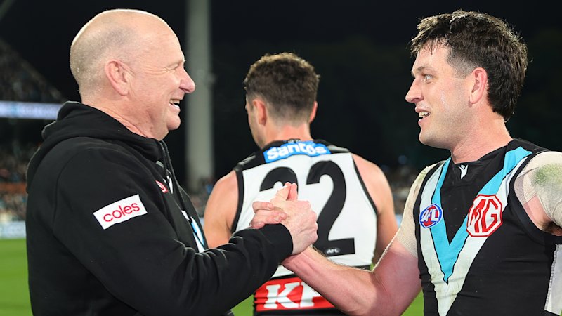 Hinkley makes his move in coaching race