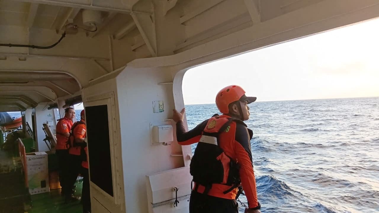 Five survivors found clinging to fish trap after Indonesian boat sinks with dozens missing