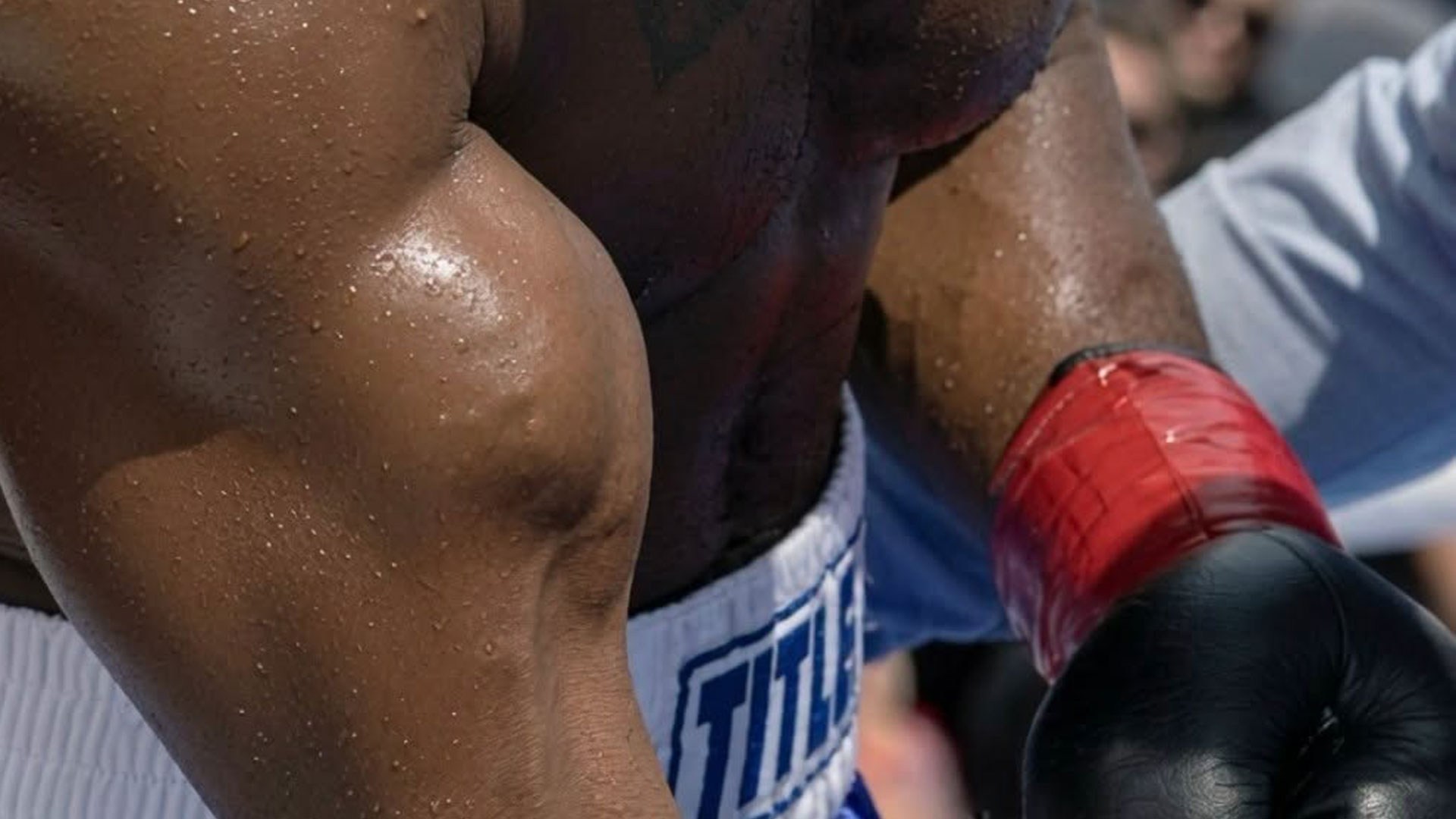 Boxer suffers horrific freak injury as he ruptures bicep mid-fight and is left with huge lump in arm
