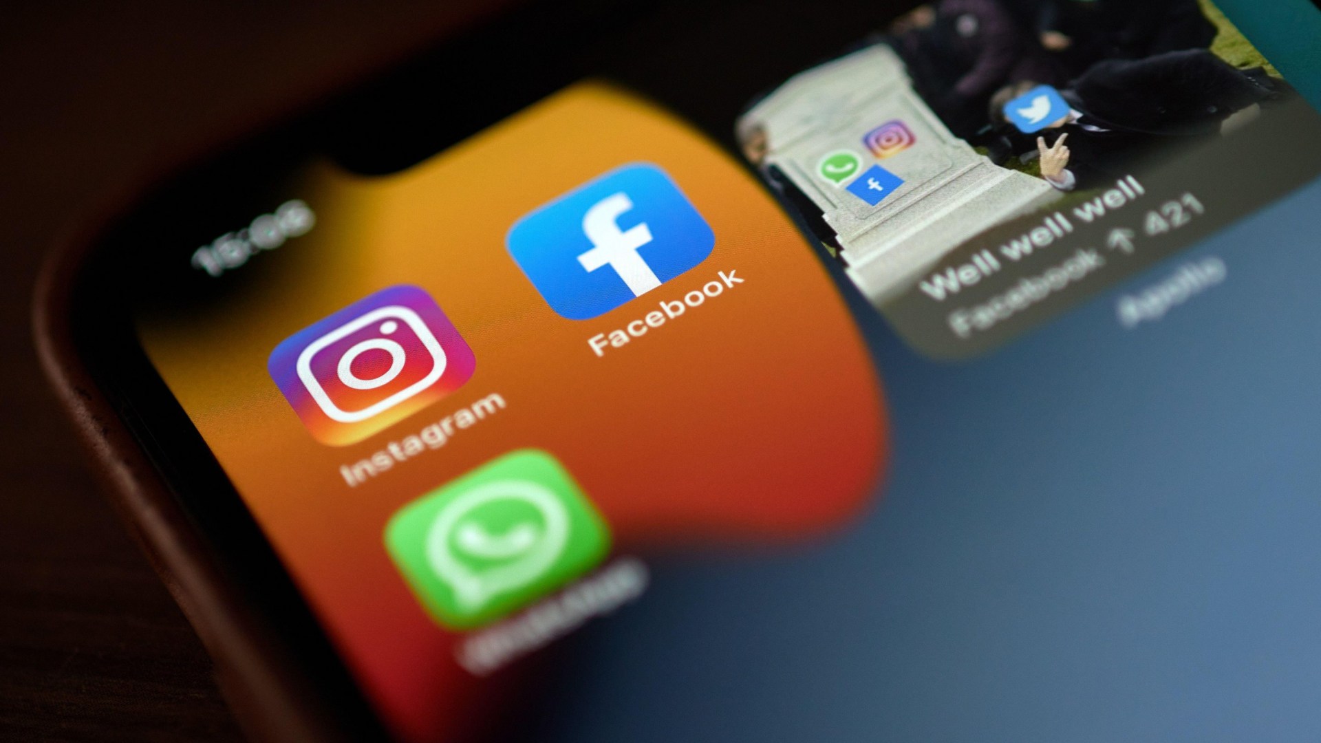 Facebook and Instagram go DOWN in global outage as users report being unable to access their accounts