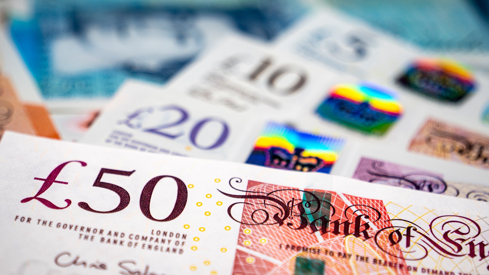 Banking giant scraps its ‘platform fees’ to help millions of ordinary Brits start investing