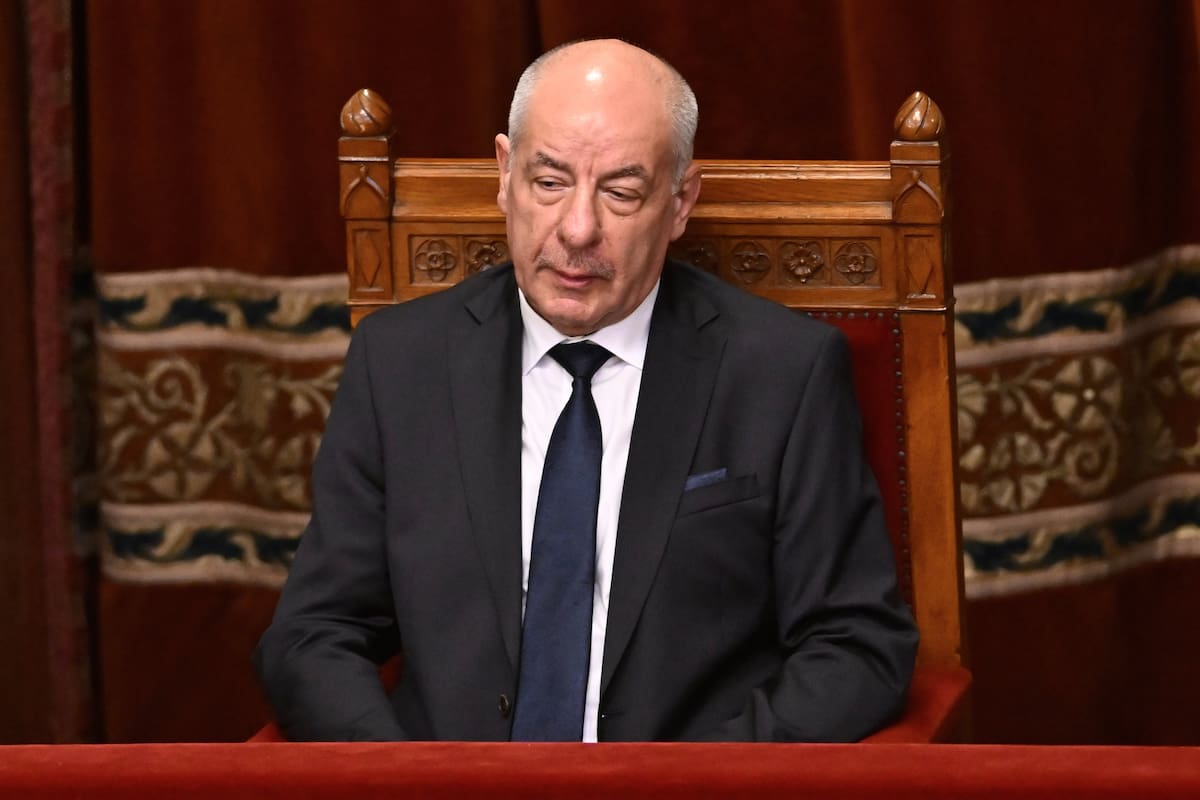 El presidente firmó la reforma constitucional que lo destituye y profundiza la pulseada entre Magyar y Orban