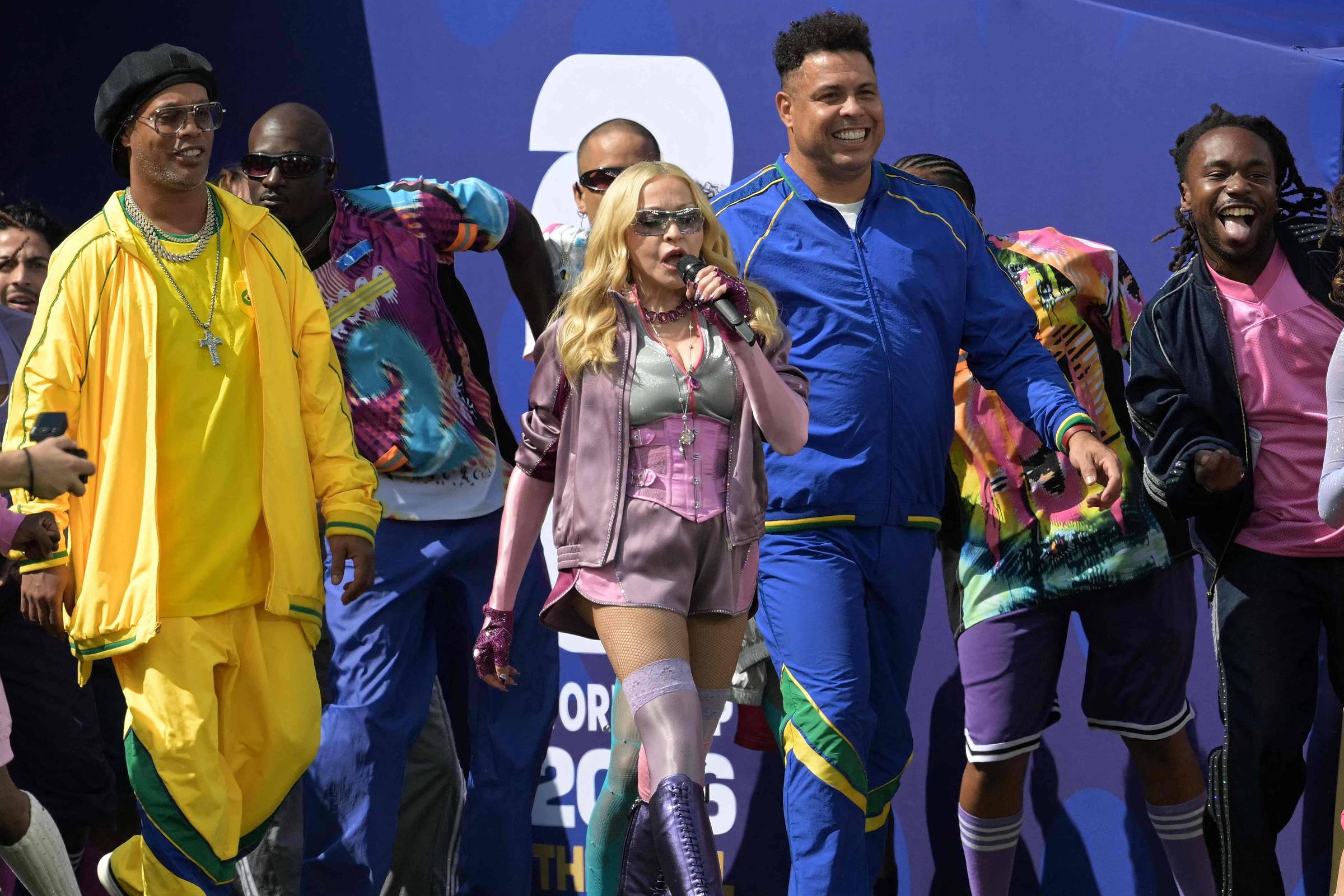 Fifa tenta 'americanizar' futebol durante show do intervalo na Copa