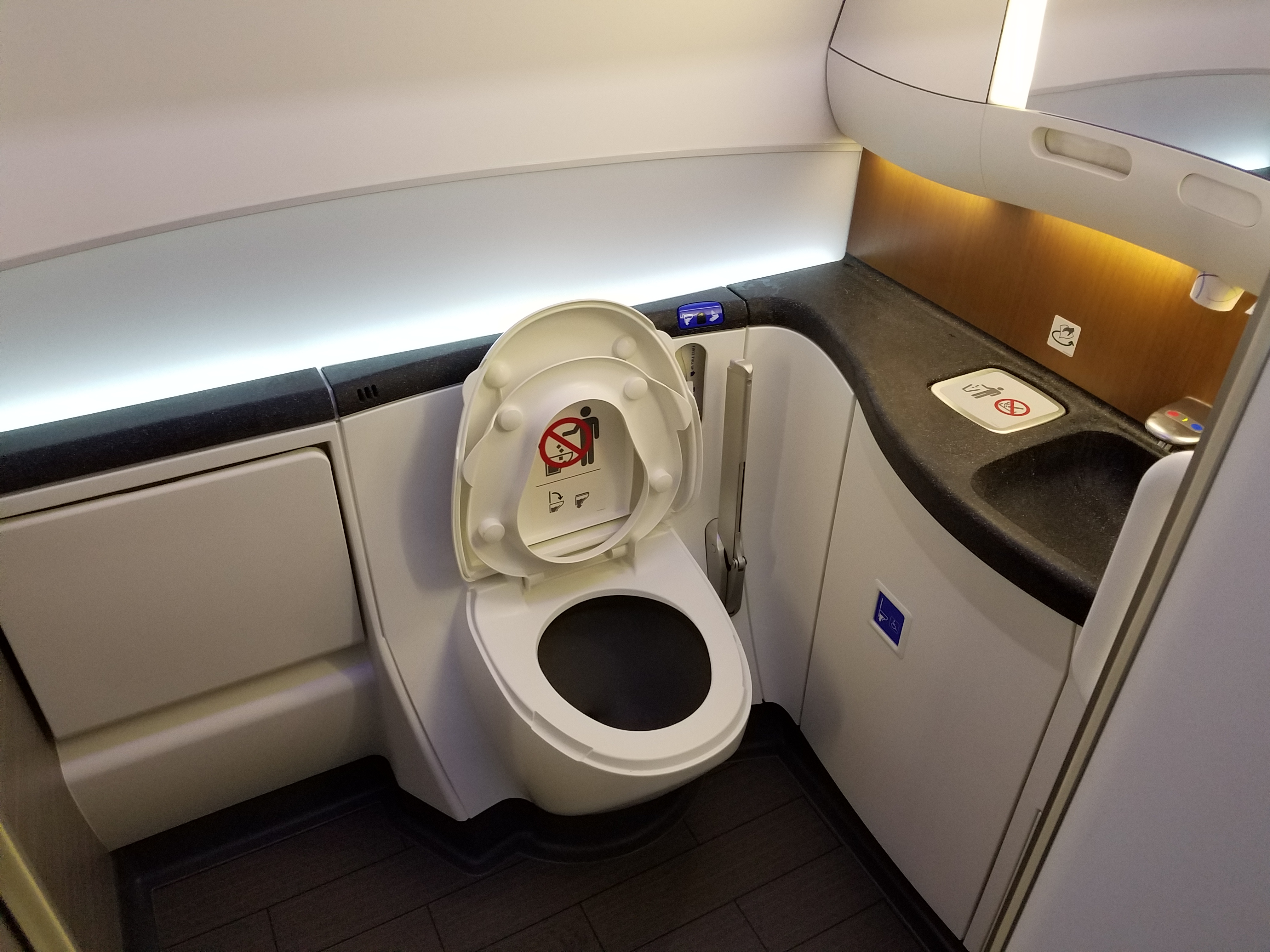 Airlines Save $100 Million A Year If Everyone Goes To The Bathroom Before Boarding