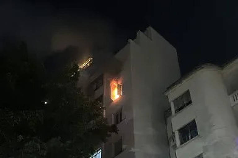 Inc�ndio atinge apartamento em Santa Cec�lia, regi�o central de SP; veja v�deo
