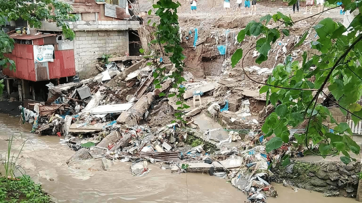 2 kids missing after riverbank landslide in Calamba City