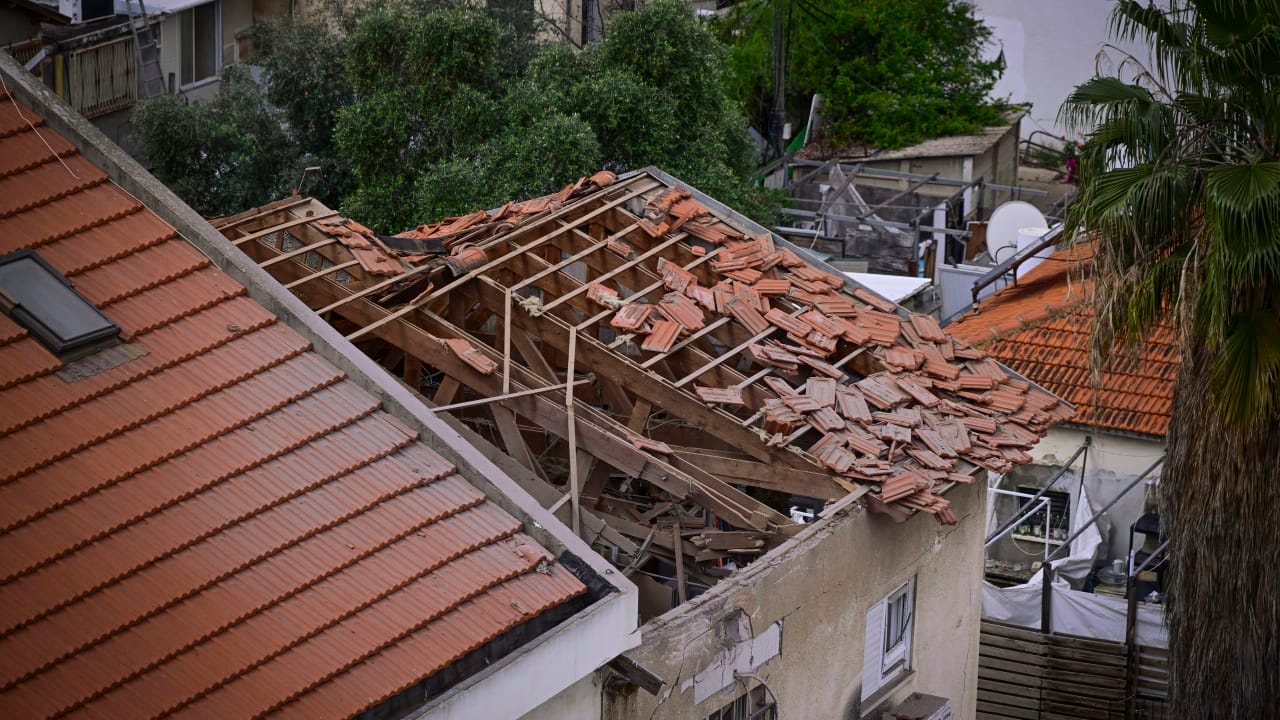 Employee Union chairman says inspectors will not return to Bnei Brak without security - report