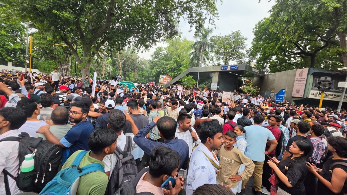 Delhi Metro shuts five stations ahead of CJP march, commuters stranded