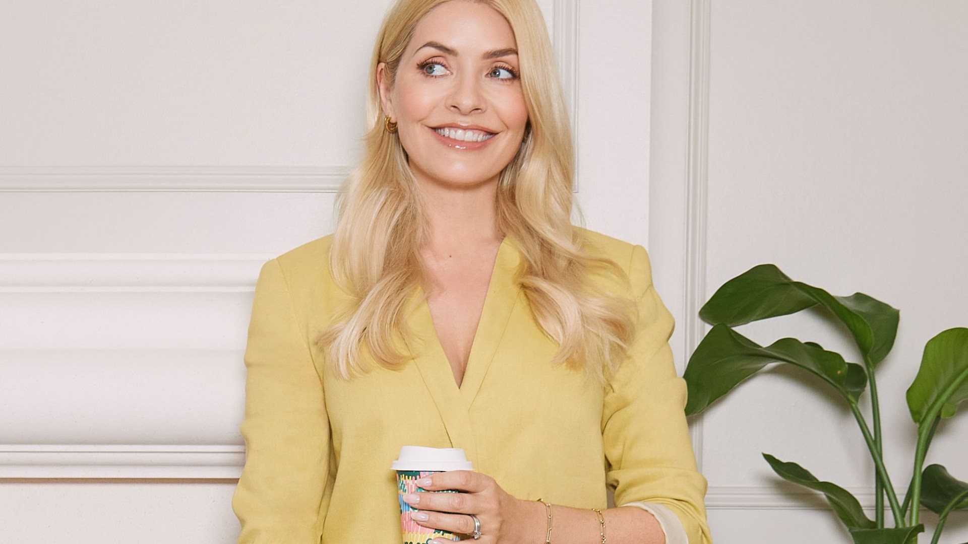 Holly Willoughby ropes in Hollywood star and famous pop pals to relaunch career on YouTube in This Morning-style show