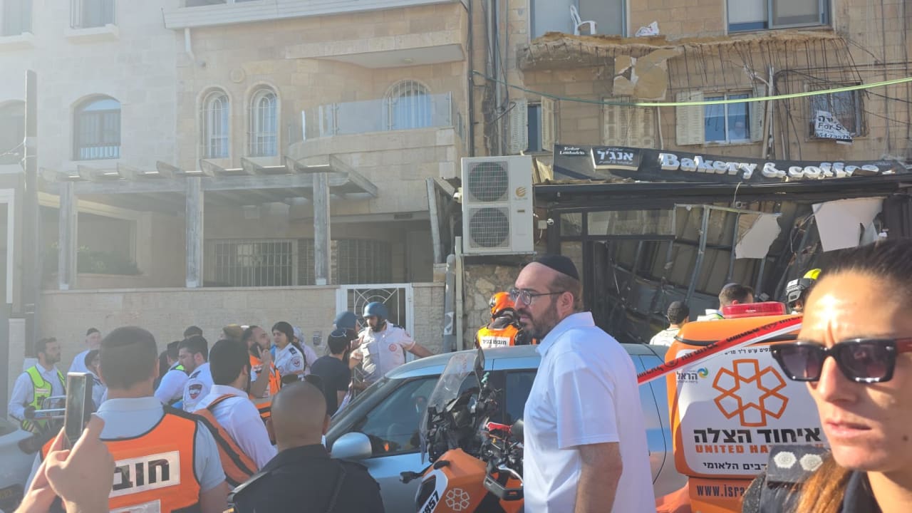 One person killed, three remain trapped due to partial building collapse in Jerusalem