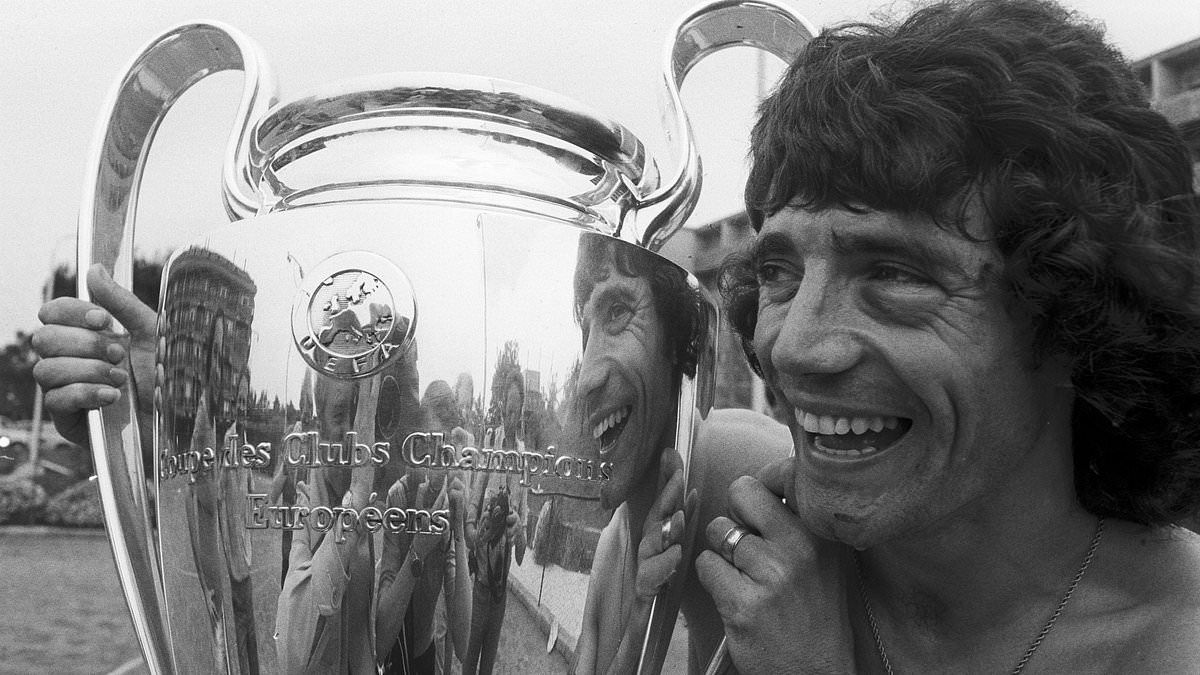 Football world mourns Kevin Keegan: Heartbroken Alan Shearer pays tribute to his 'hero' while Jamie Carragher hails 'one of the greatest players this country has ever produced'